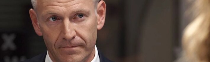 Senátor Hraba naznačil, kde se skrývá hlavní padouch: „Ústava mluví jasně! Neexistuje možnost, aby prezident mohl návrh premiéra na jmenování člena jeho kabinetu odmítnout“