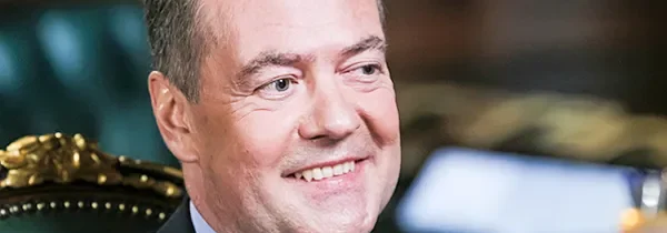 Medveděv se zeptal „idiotů z EU“, zda pochopili význam sloganu MAGA