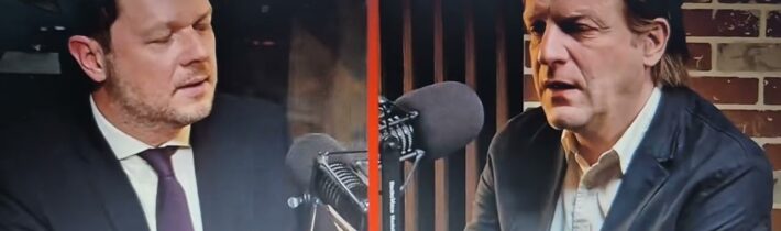 Rudý Absurdistan Česko; 35 let po Sametové revoluci podporují demokraté nomenklaturního komunistu…