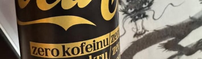 Přichází moderní Coca Cola. Bez cukru, bez kofeinu, bez kalorií. Něco jako sex bez aktu