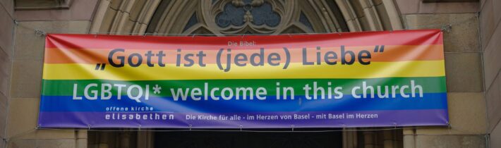 Oficiálny katolícky portál propaguje „drag queen“! Nové dno cirkevného rozkladu a chaosu –