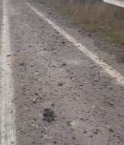 Následky úderov FAB-ov s UMPK na most zásobujúci Pokrovsk.Séria úderov FAB-ov z…