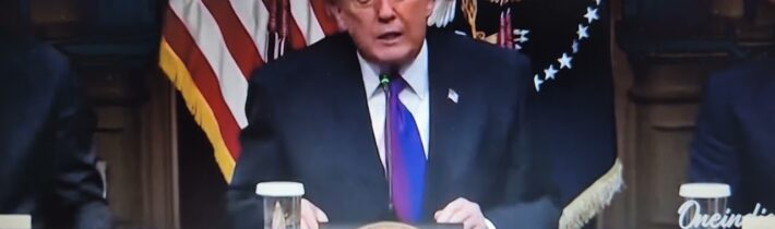 AKTUÁLNĚ: Írán ZASÁHL americkou letadlovou loď Abraham Lincoln drony a raketami; Trump stahuje…