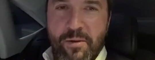 Komedianti Hlina a Pročko prišli obťažovať vrátnika a slušných ľudí. Hanba! Rich… @Jajka Správy post 2026-03-04 19:43:31