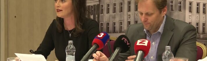 SUDCA PULLMAN IDE PODĽA PARTITÚRY OLIGARCHIE