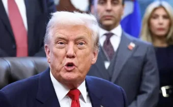 Trumpovo ziskové šialenstvo. Kto zarába na vojne, keď zvyšok sveta chudobnie?