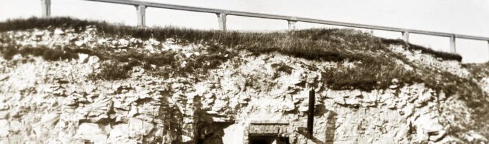 Bydlelo se v jeskyních i v dírách v zemi