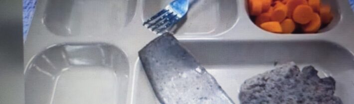 Američtí námořníci na palubě letadlové lodě Abraham Lincoln HLADOVÍ! Donald Trump SE CHLUBÍ…