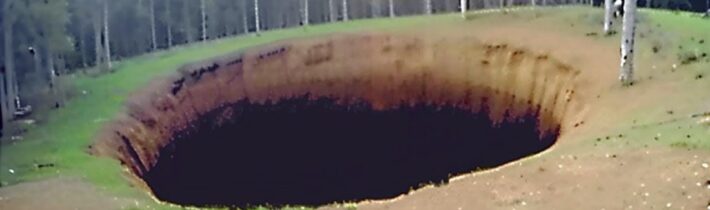 Tento dron vletěl do Melovy díry a to, co zachytil, děsí celý svět