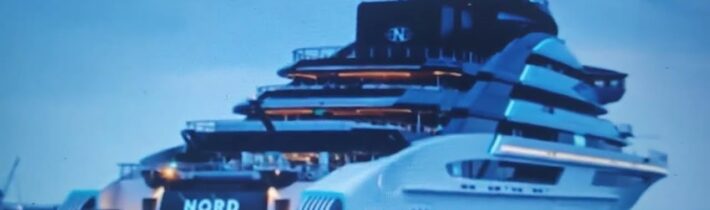 Narušil Vladimír Putin těsnou blokádu Hormuzu Donaldem Trumpem? Superjachta za 500 miliónů dolarů…