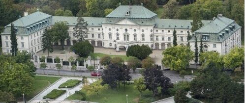 Ako a eko so zákonodarnými iniciatívami mimo vládny volebný program?