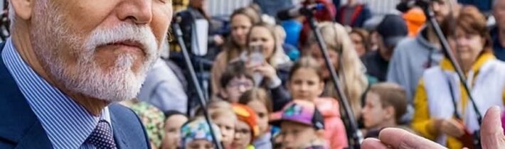 Česko ide bomby, kolektívna lobotómia v praxi.Jedna seniorka na demonštrácii d… / Fľuska post 2026-04-24 10:30:06