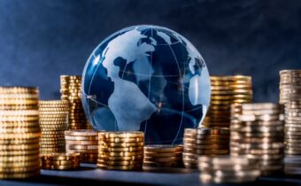 Petr Robejšek: Kapitalistická myšlenka je zdiskreditována stejně, jako se to o třicet let dříve stalo socialistické vizi |