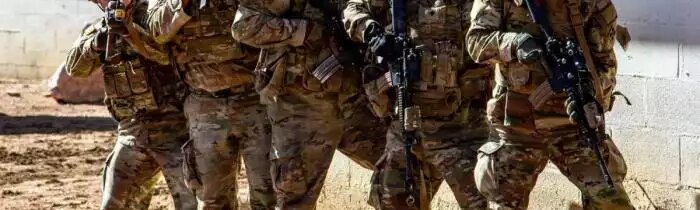 Mladí Američania nechcú slúžiť v armáde a keď sa tam dostanú zarábajú na finančných trhoch