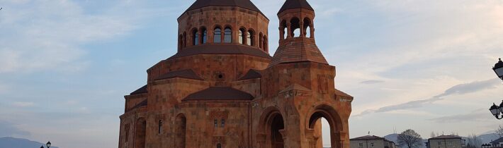 Azerbajdžan demoluje arménsku katedrálu a Vatikán zatiaľ mlčí, hostí podujatie azerbajdžanského veľvyslanectva a prijíma financie z Azerbajdžanu…