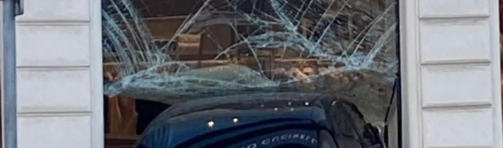 Keď ideš nakupovať na Pařížskej ulici v Prahe, alebo keď ti pred nákupom nerezer… / Fľuska post 2026-04-18 11:59:03