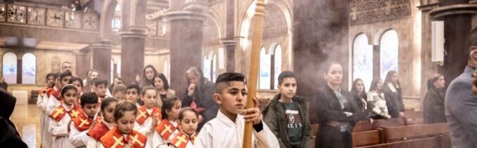 „To, čeho jsme dnes svědky, je systematické vymazávání křesťanství z místa, kde vzniklo“ – Konzervativní noviny