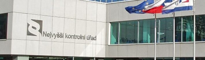 Bouře emocí okolo změny financování ČT a ČRo není bojem o obsah peněženky, ale o to, kdo smí nebo nesmí koukat pod prsty těm, kteří z té peněženky financují podivné projekty, produkce, analýzy a služby všeho druhu skrze napojené firmy s neznámým vlastnictvím! Nový zákon o financování totiž poprvé v historii umožní NKÚ kontrolovat účetnictví a penězotoky z ČT a ČRo!