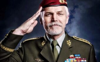 Petr Pavel není žádný hrdina, stále se chová jako komunista