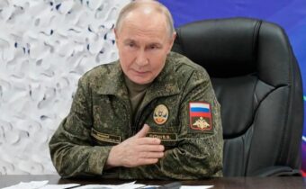 Vojenská přehlídka ke Dni vítězství v Moskvě bude bez pozemní vojenské techniky a bez kadetů pěchotních a důstojnických škol! Ruská duma řešila video Rusky z Monaka a šéf komunistů varoval, že pokud se nevyřeší problémy, tak Rusko čeká na podzim revoluce jako v roce 1917! Policie v Rusku začala legálním držitelům bez vysvětlení konfiskovat zbraně, stačí prý zjištění, že si zapnuli VPN pro přístup na Telegram!