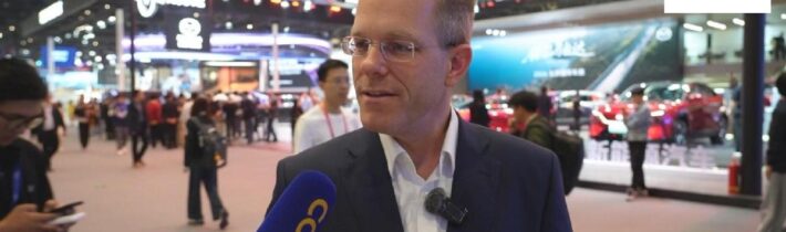 AI ROZHODNE O VÍTĚZÍCH I PORAŽENÝCH! Automobilky stojí před tvrdým zlomem