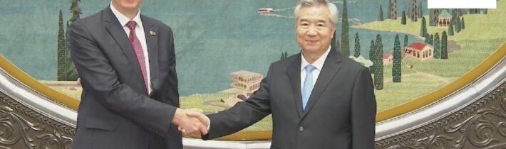 Čínský mocipán Li Xi jednal s Lukašenkovým mužem! Co chystají za zavřenými dveřmi?