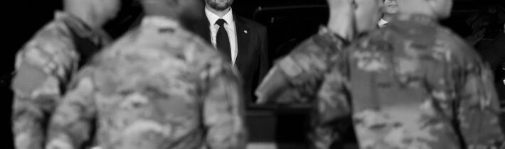 Trumpove útoky na pápeža a vyobrazenie seba ako Mesiáša už potápajú aj J. D. Vancea –