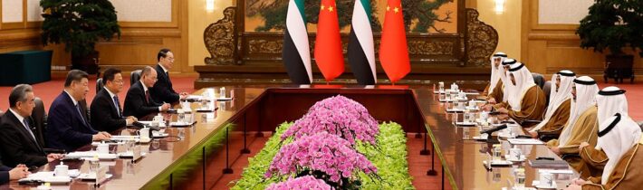 Foundation for Defense of Democracies: Vojna s Iránom ohrozuje dominanciu petrodolára