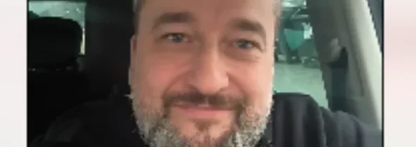 Europoslanec Blaha sa nahlas čuduje, aký strašný diktátor je Orbán, keď tak pokojne priznal porážku a demokraticky odovzdal moc (Video)