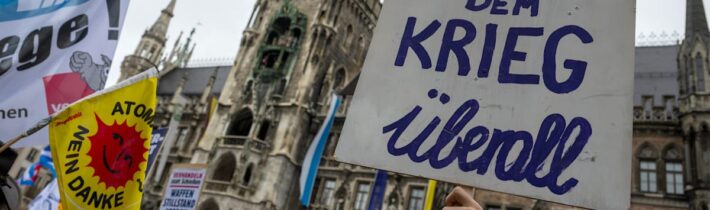 V Nemecku sa sa konajú masívne veľkonočné protivojnové pochody