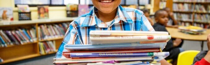 Od obrazovek ke knihám: Švédské školy omezují digitální výuku – Konzervativní noviny