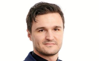 Armando Mema: NATO utrpelo na Ukrajine historickú poníženie