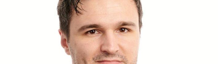 Armando Mema: NATO utrpelo na Ukrajine historickú poníženie