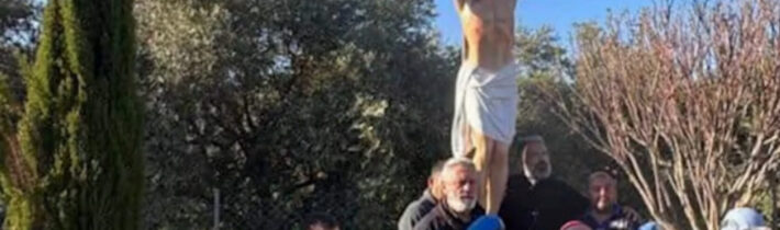 Libanon: Talianski vojaci obnovili krucifix znesvätený izraelským vojakom –