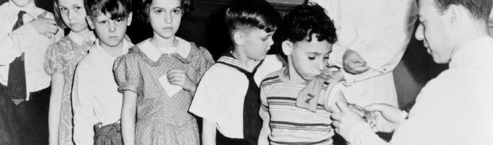 Veškeré očkování v historii bylo neúspěšné, a brzy se ukázalo, že vlastně vůbec nefunguje. ~ NESPOKOJENÝ