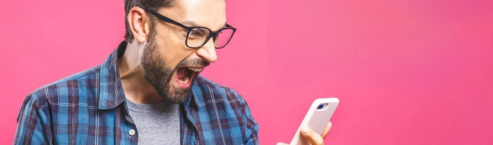 Váš zvyk neustále scrollovat na mobilu může zvyšovat váš krevní tlak