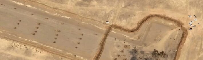 Objevily se fotografie letiště poblíž Isfahánu: Írán zaplnil ranvej navršenými hromadami zeminy