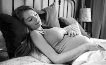 Porodnost padá jako kámen. Od „vakcín“ proti covidu je nižší plodnost u očkovaných žen. ~ NESPOKOJENÝ