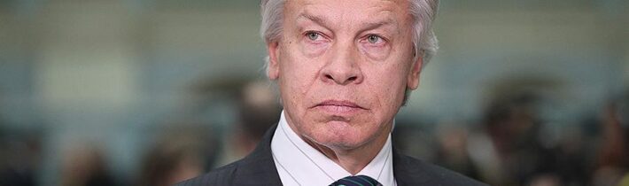 Alexej Puškov: Pokles dolára znamená oslabenie USA