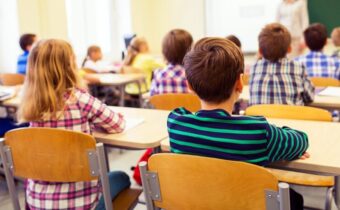 Osm důvodů, proč tradiční škola dělá z dětí ustrašené hlupáky a způsobuje jim deprese. ~ NESPOKOJENÝ