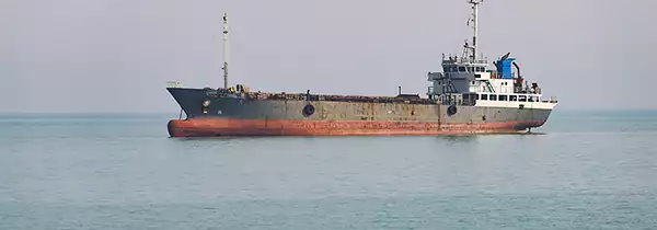 Západní experti porovnávajú účinok kontroly nad námornými tepnami v Perzskom zálive s použitím jadrových zbraní