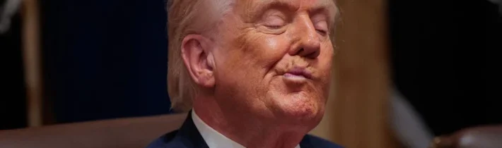 Demokratická strana sa raduje Trumpovmu rozhodnutiu zablokovať už aj tak uzavretý Hormuzský prieliv