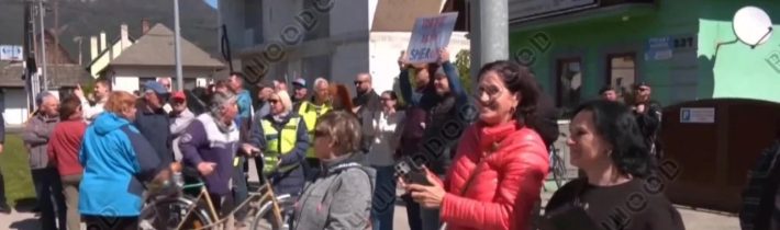 Pri výjazdovom rokovaní vlády na Liptove do protestujúcich vrazil cyklista | 29.4.2026
