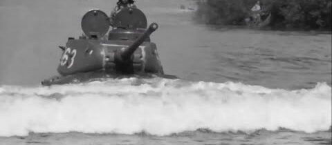 Brodenie tankov cez rieku (1966)