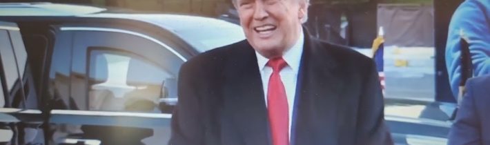 „ONA JE ČUBKA: Trump PONIŽUJE reportérku MIMO KAMERU kvůli cenám benzínu; ŽHAVÝ MOMENT u mikrofonu..
