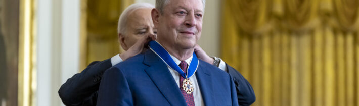 Krstný otec a prorok globálneho otepľovania Al Gore otočil. Teraz varuje pred novou dobou ľadovou! –