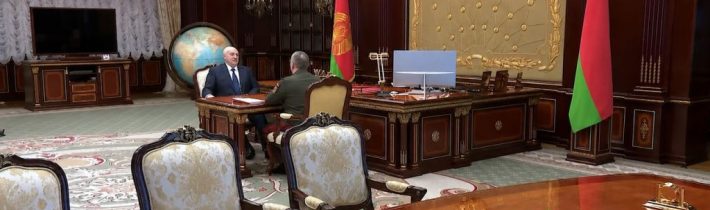 Běloruský ministr obrany dostal od Lukašenka rozkaz k mobilizaci vybraných útvarů armády! Podle Zelenského prý Moskva chystá otevření “Běloruského frontu” a Dmytro Kuleba prohlásil, že o frontě je již rozhodnuto a čeká se jen na to, kdy a kde to Moskva a Minsk spustí! Přehlídka na Rudém náměstí bez tanků a těžké techniky může znamenat, že Moskvě už opotřebovávací válka nevyhovuje a potřebuje rychlý pád Kyjeva!