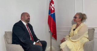 Vagovič je paródia na novinára! @slobodaprejavu…