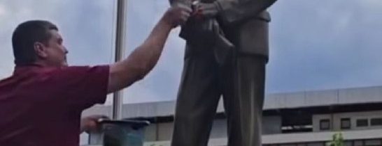 Tohle už není protest. Tohle je otevřená urážka českého národa, znesvěcení vlast…