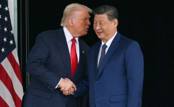 Politico: Trumpa čaká náročná návšteva Číny